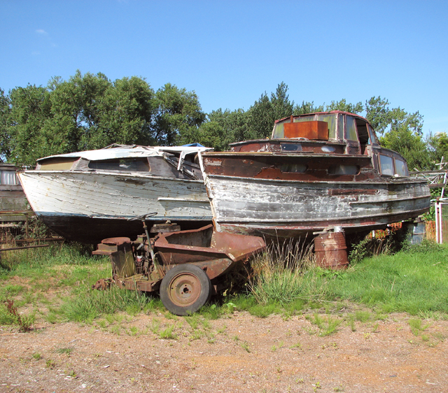 Retired boats © Evelyn Simak cc-by-sa/2.0 :: Geograph Britain and Ireland