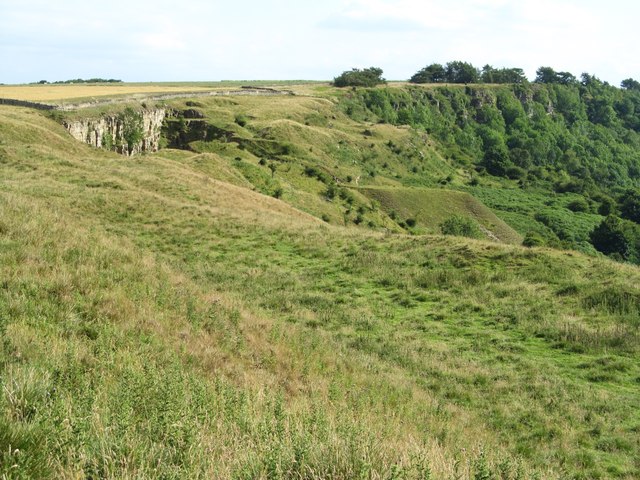 Towards Cleave Dyke Quarry