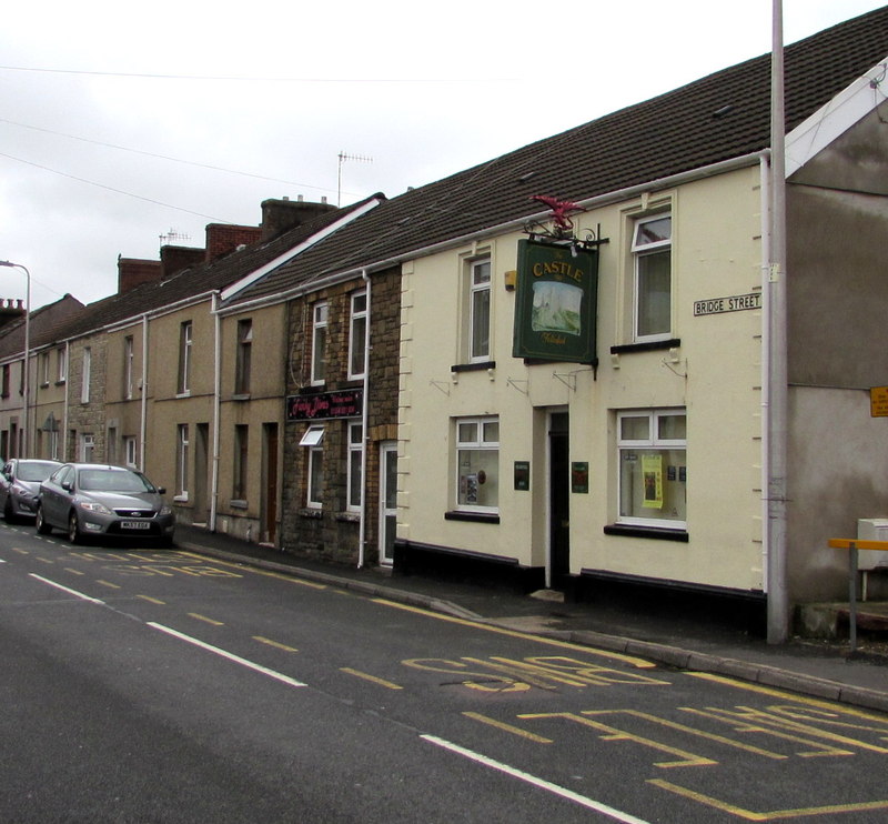 Castle Inn, Llangennech © Jaggery :: Geograph Britain and Ireland