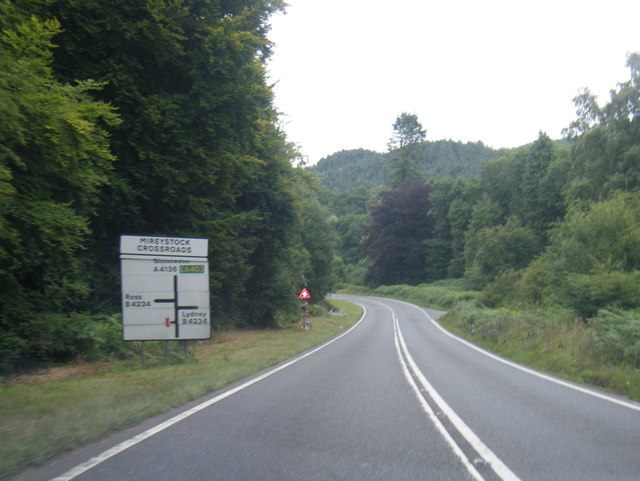A4136 nears Mirystock Crossroads