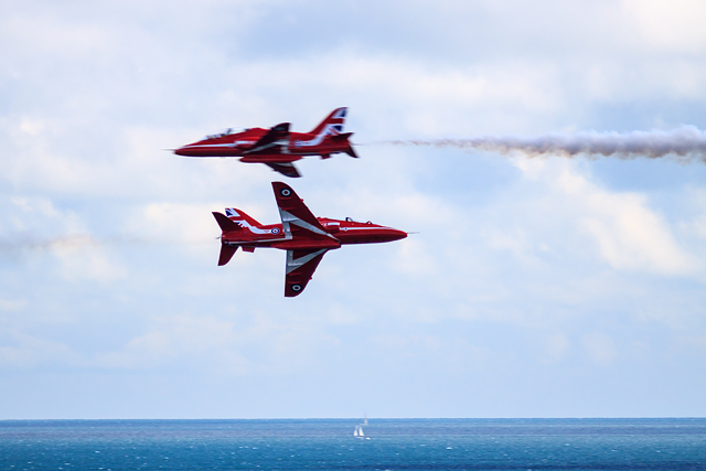 Bournemouth Air Festival 2015 - the Red Arrows Synchro Pair