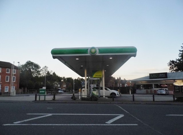 Bp Garage Bagshot C David Howard Geograph Britain And Ireland