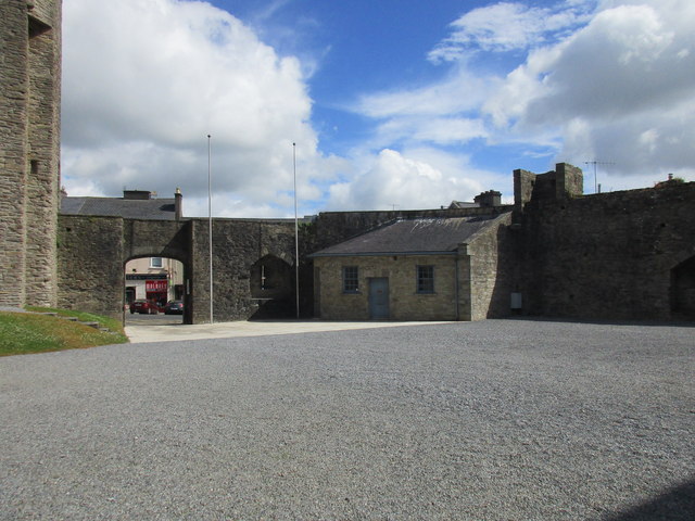 Roscrea Castle, curtain wall