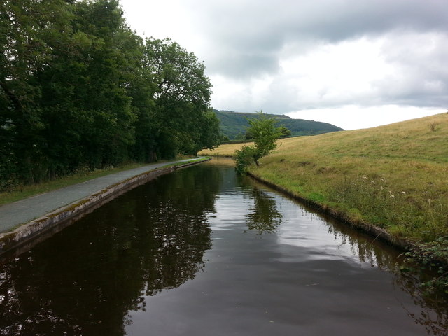 Heading up to Llangollen on the canal