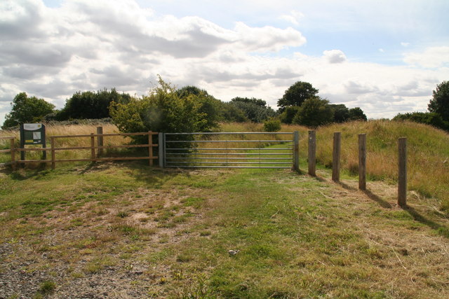 Paradise: gate and openings on Public Bridleway from the Great Eau Bridge to the sea shore