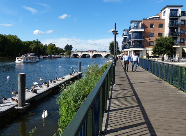 The River Thames in Kingston-upon-Thames © Mat Fascione :: Geograph Britain and Ireland