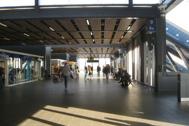 The concourse on the bridge, the remodelled Reading station