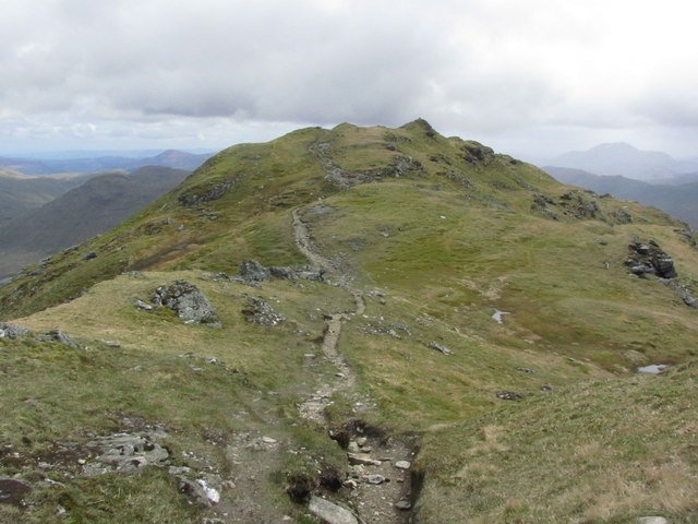 View SE along summit ridge of Beinn Chabhair