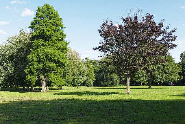 Manor Park, Shepperton © Alan Hunt :: Geograph Britain and Ireland