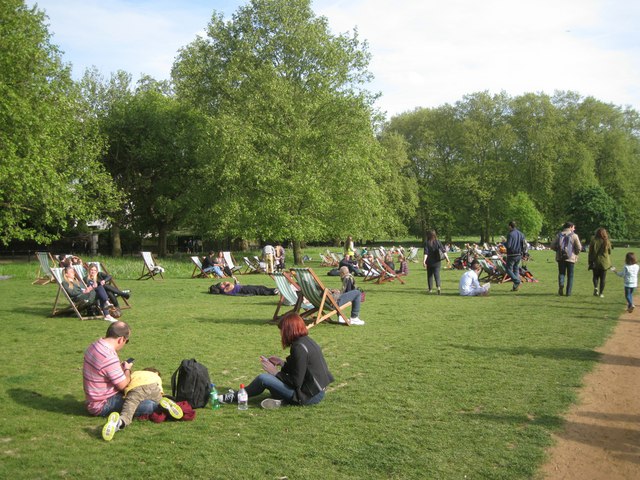 Sunday afternoon in Green Park, London