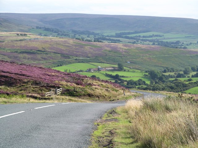 The road to Castleton © Gordon Hatton :: Geograph Britain and Ireland