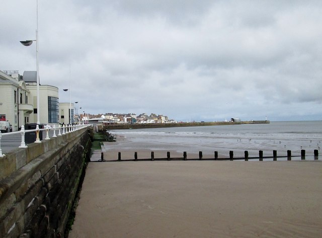 Sea wall and Spa with Bridlington ... © Martin Dawes :: Geograph ...