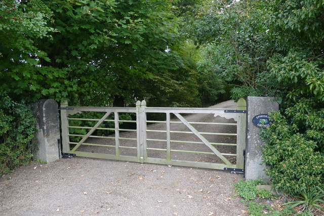 Gate and driveway to Epworth Grange © Graham Hogg cc-by-sa/2.0 ...