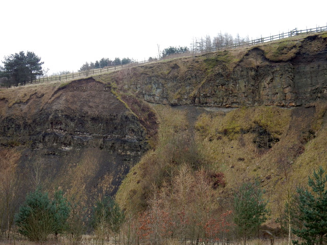 Quarry face , Glodwick Lows © Stephen Darlington :: Geograph Britain ...