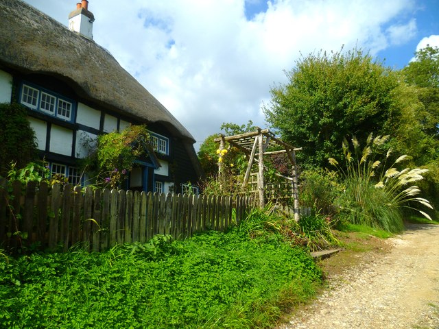 Bridleway passes Keepers Cottage