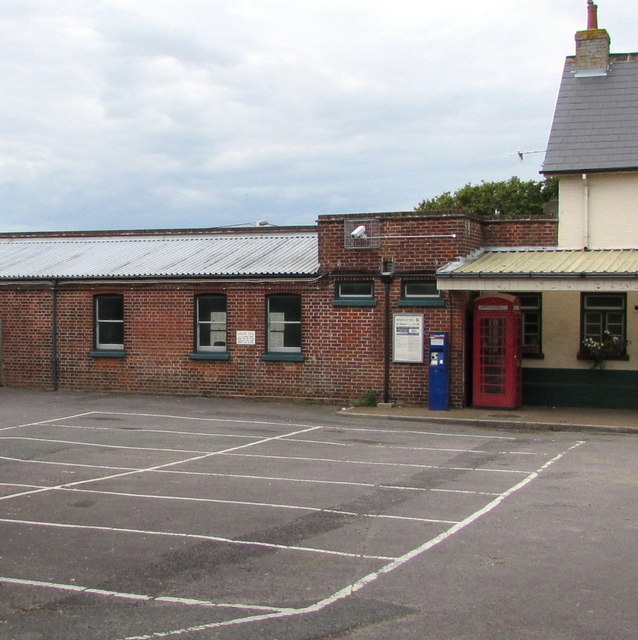 Red phone box outside Sandown railway... © Jaggery :: Geograph Britain ...