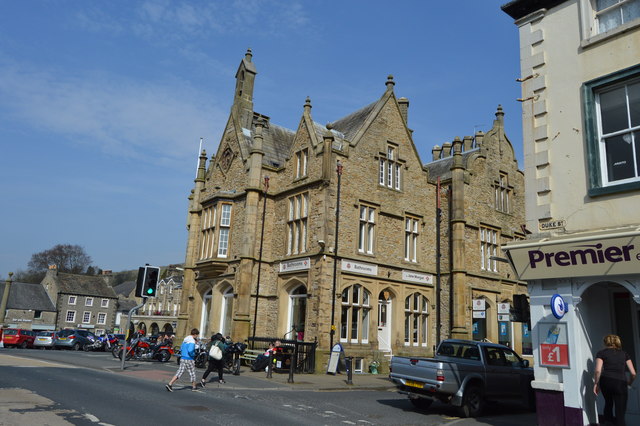 Settle Town Hall © N Chadwick cc-by-sa/2.0 :: Geograph Britain and Ireland