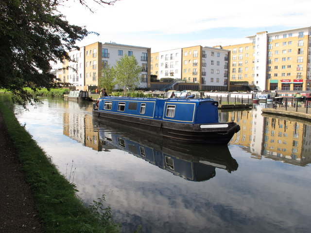 Narrowboat on Paddington Branch canal