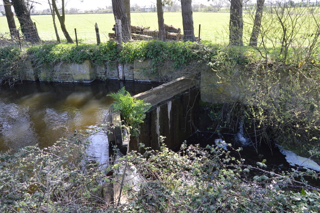 Disused lock, Chichester Canal