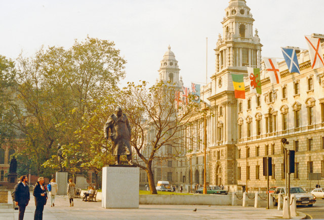 London (Westminster), 1988: Parliament Square, HM Treasury and Churchill statue