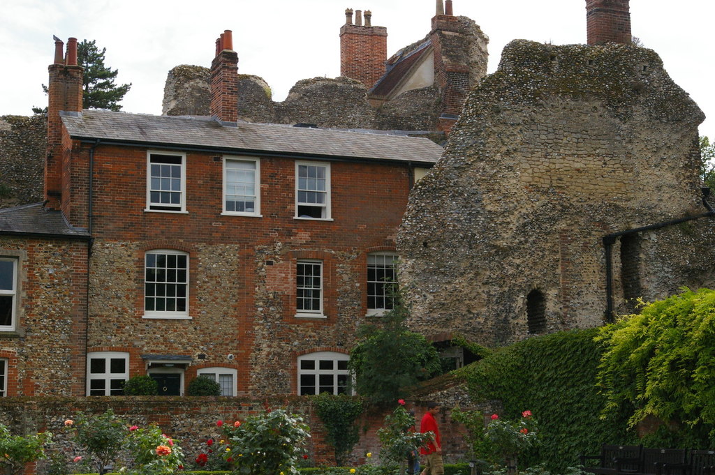 bury-st-edmunds-houses-embedded-in-the-christopher-hilton-cc-by