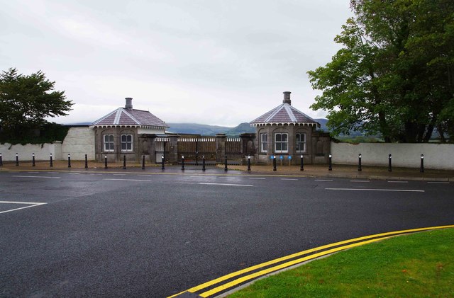 Junction of Cleveragh Road and Cemetery... © P L Chadwick cc-by-sa/2.0 ...