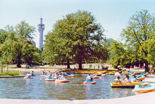 Regents Park, 1989: Boating Lake and Mosque