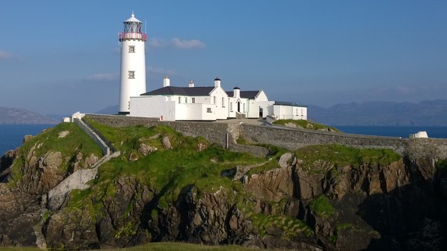 Fanad Head Lighthouse and Buildings © James Emmans cc-by-sa/2.0 ...