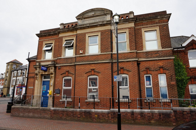 Cowes Police Station © Ian S cc-by-sa/2.0 :: Geograph Britain and Ireland