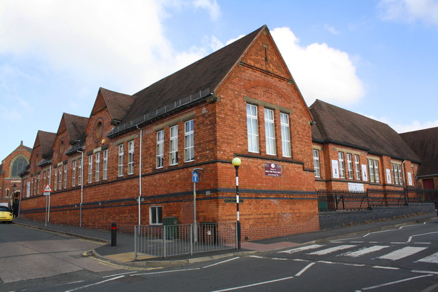 Holliers Walk Primary School © Roger Templeman :: Geograph Britain and ...