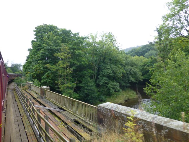 Railway bridge on the River Esk at Heck's Wood