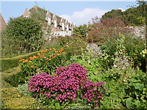 TQ8353 : The gardens at Leeds Castle by Marathon