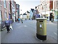 Leek, gold postbox