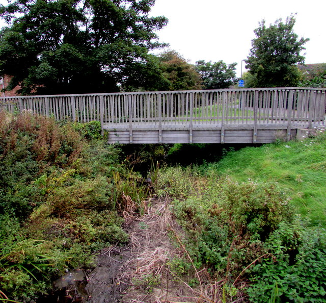Wooden footbridge over Gog Brook, Warwick