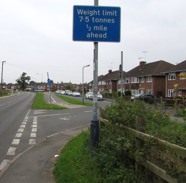 Weight limit half a mile ahead, Hampton Road, Warwick