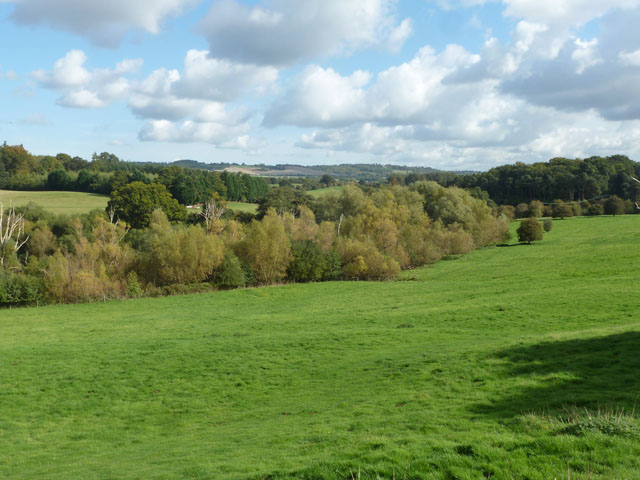 Valley of River Len \u00a9 Robin Webster cc-by-sa\/2.0 :: Geograph Britain and Ireland