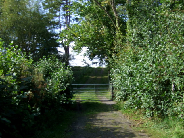 Gated track off Park Road (B5282)