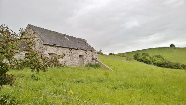 Dilapidated barn near Bradbourne