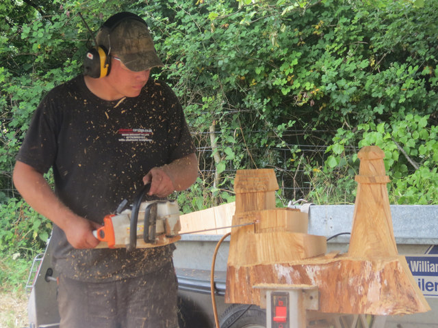 A demonstration of wood carving with a chain saw at "Fun in the Park"
