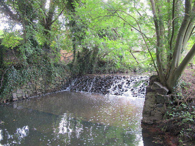 Weir on Pymme's Brook in Arnos Park (2)