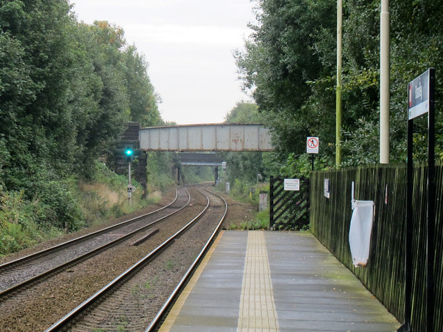 Bramley station, looking east © Stephen Craven cc-by-sa/2.0 :: Geograph ...