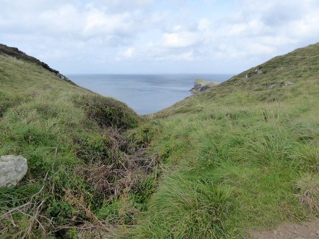 Valley south of Mullion Cliff