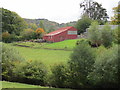 Ysgubor goch / A red barn