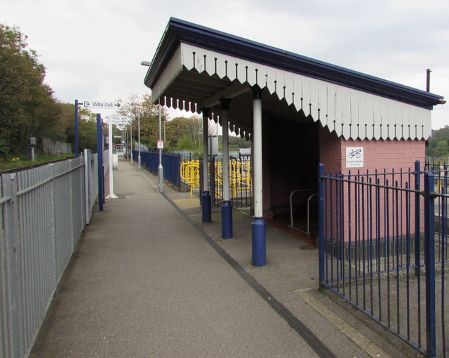 Penryn railway station cycle racks shelter