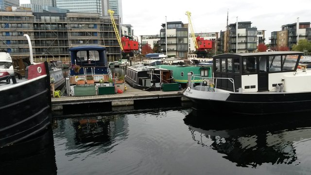 Poplar Dock © David Martin cc-by-sa/2.0 :: Geograph Britain and Ireland