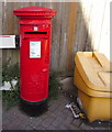 Queen Elizabeth II pillarbox, Green End Parade, Whitchurch