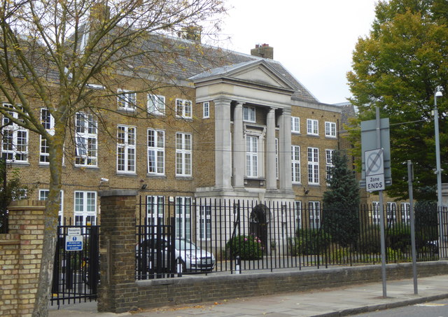 Alperton Community School Upper School © Rod Allday cc-by-sa/2.0 ...