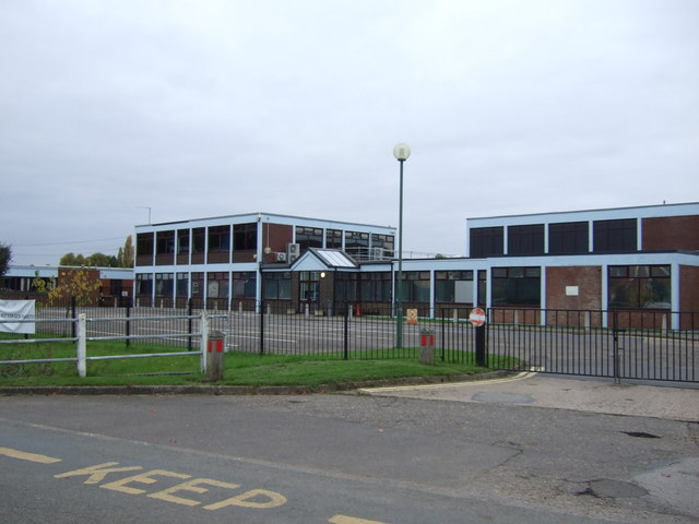 Marshland High School, West Walton © JThomas cc-by-sa/2.0 :: Geograph ...