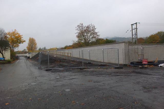 Flood defence wall near Linglie footbridge, Selkirk