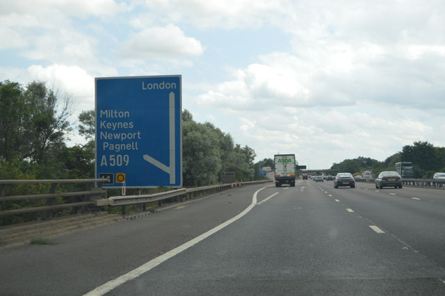 Junction 14, M1 © N Chadwick cc-by-sa/2.0 :: Geograph Britain and Ireland